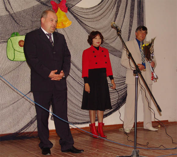 Учащихся Суходольской школы №2 поздравляет глава района Анатолий Шипицин